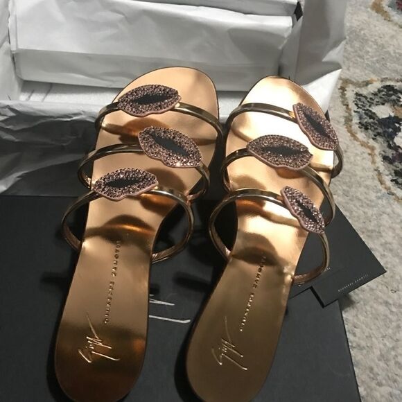 Giuseppe Zanotti Lips Three-Band Flat Slide Sandal - Picture 5 of 8